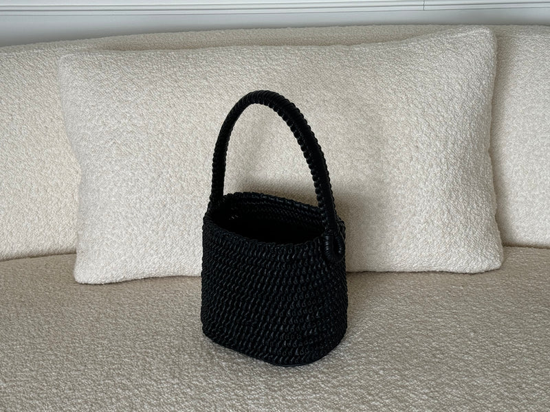The Knotty Bucket